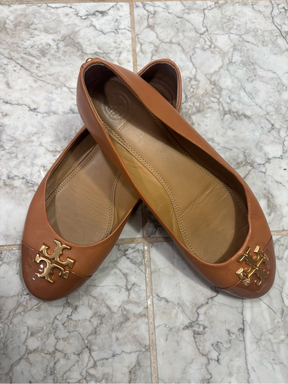 Tory Burch EVERLY Ballet Flats Tan Leather Gold Logo Reva Ballerina Shoes 8.5